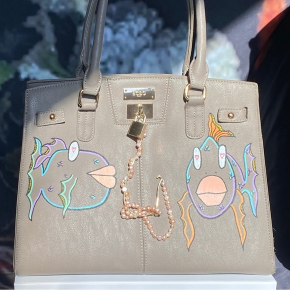 VanRahDesign hand painted BCBG purse with lock —Painting “Off the Hook” - Picture 8 of 17